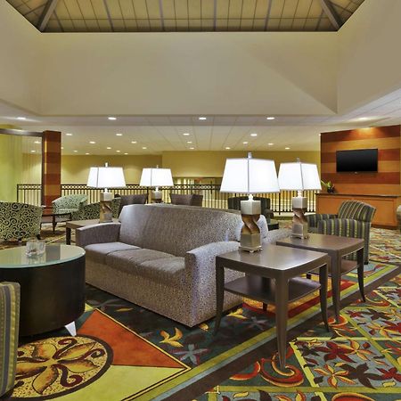 Doubletree By Hilton Holland Hotel Exterior photo