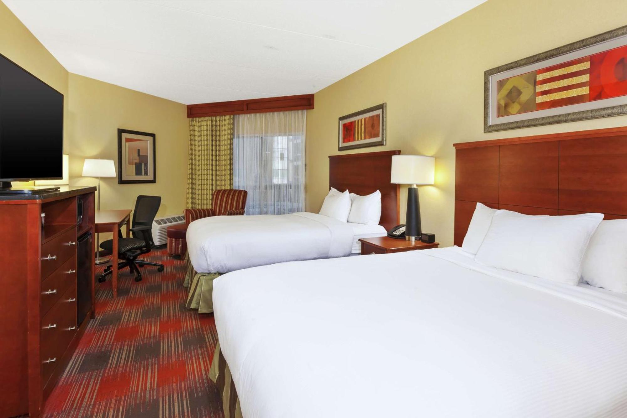 Doubletree By Hilton Holland Hotel Exterior photo