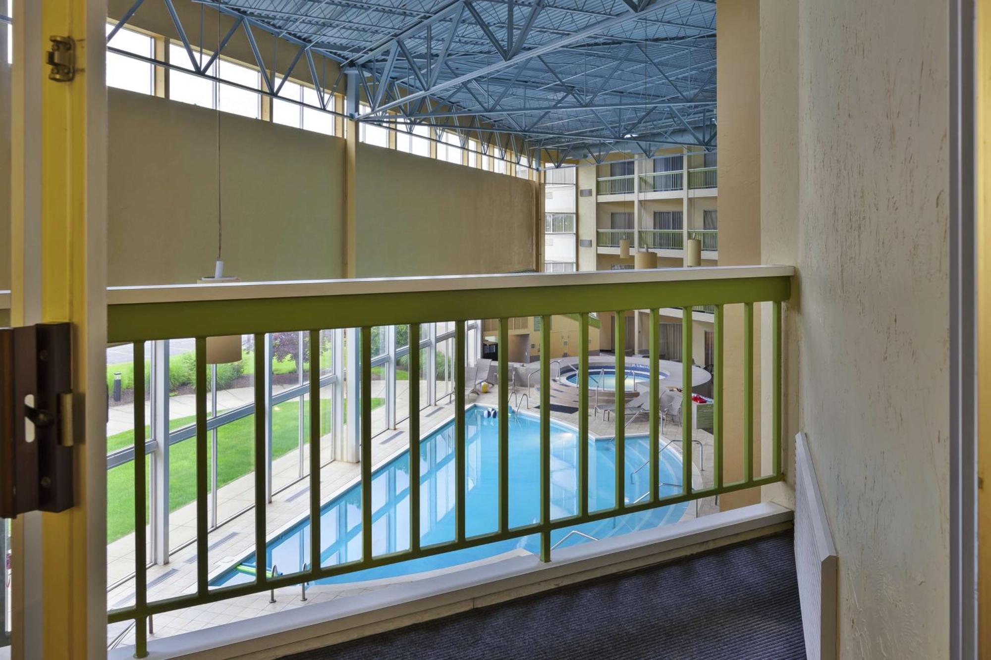 Doubletree By Hilton Holland Hotel Exterior photo