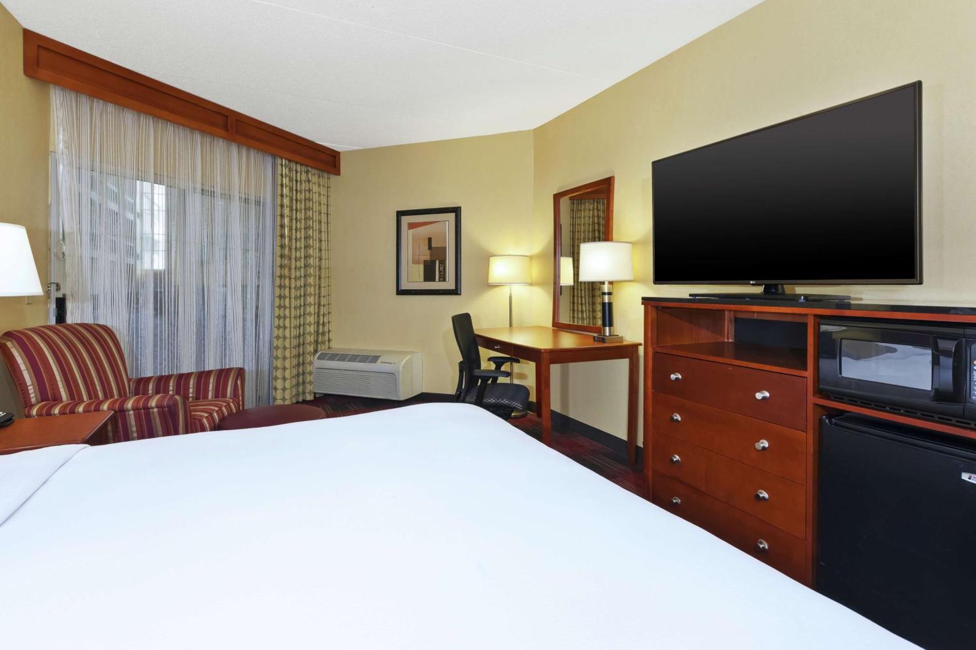 Doubletree By Hilton Holland Hotel Exterior photo