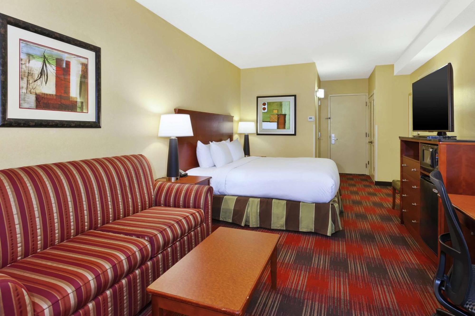 Doubletree By Hilton Holland Hotel Exterior photo